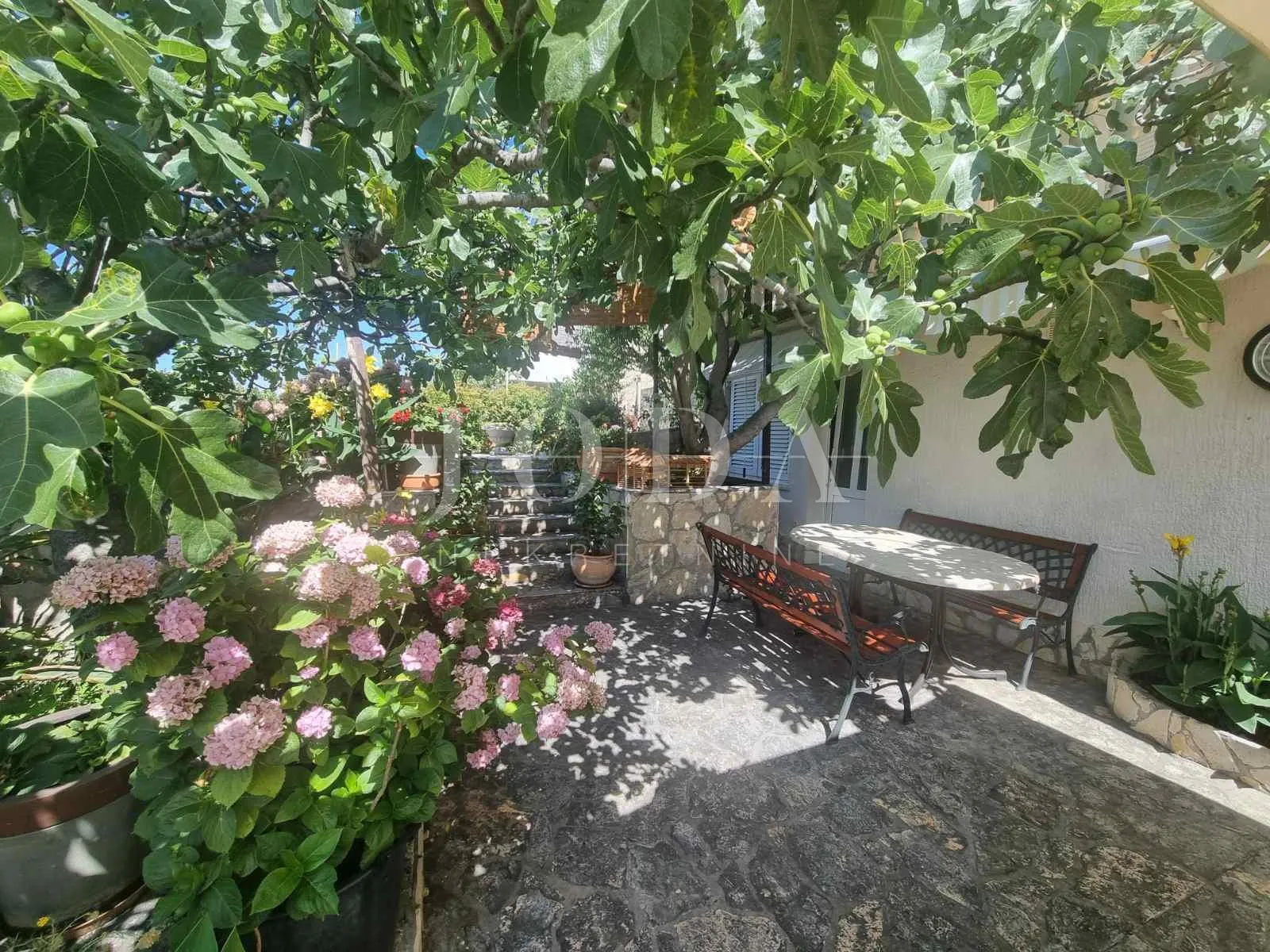 novi vinodolski, kuća sa tri stana i prekrasnim pogledom na more - slika 25