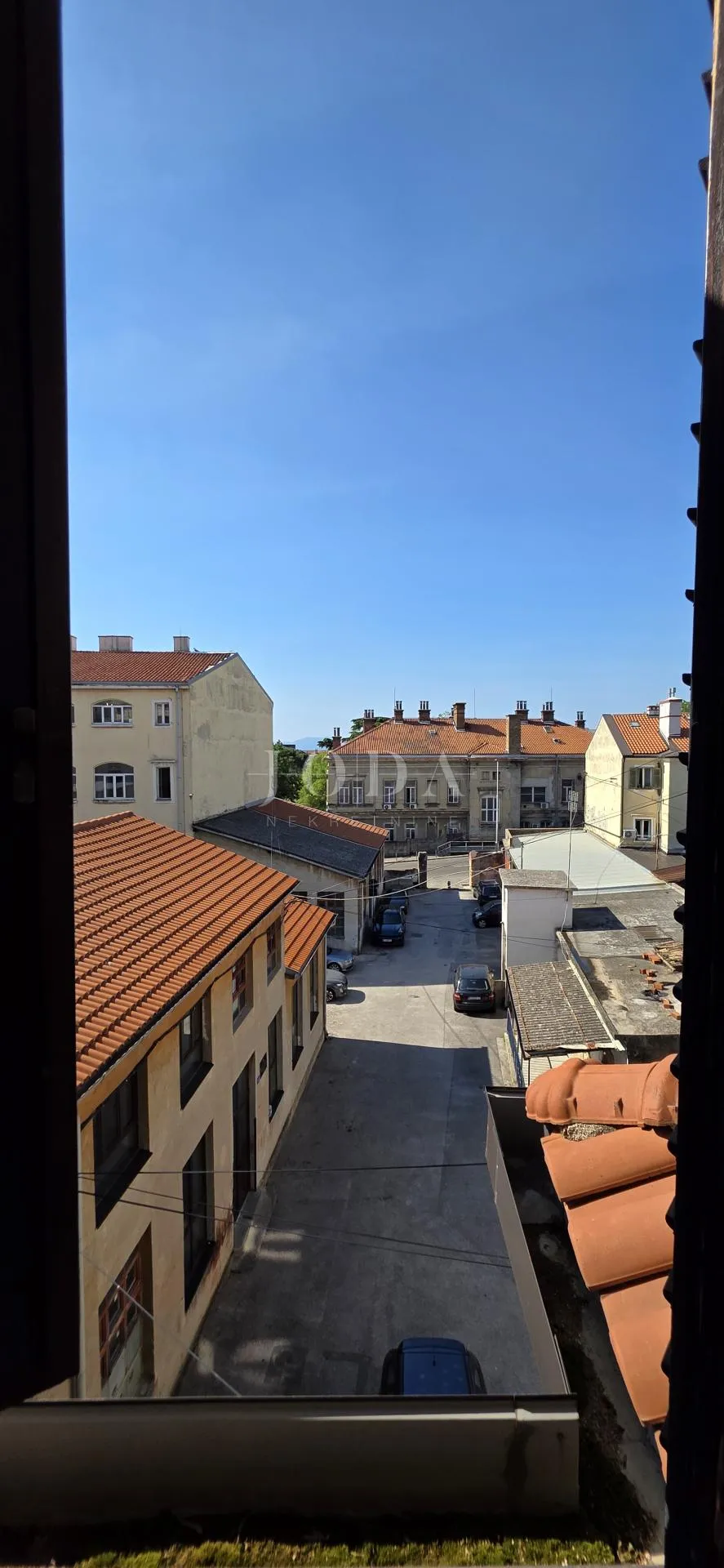 rijeka širi centar – 2 spavaće, parking u dvorištu, vrt i kućica, idealno za život ili najam, - slika 29