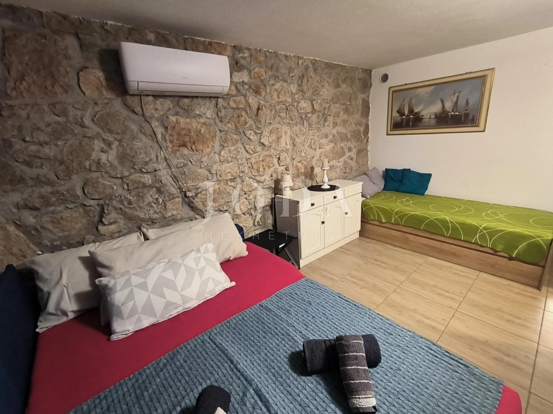 kuća sa dva adaptirana apartmana - slika 24