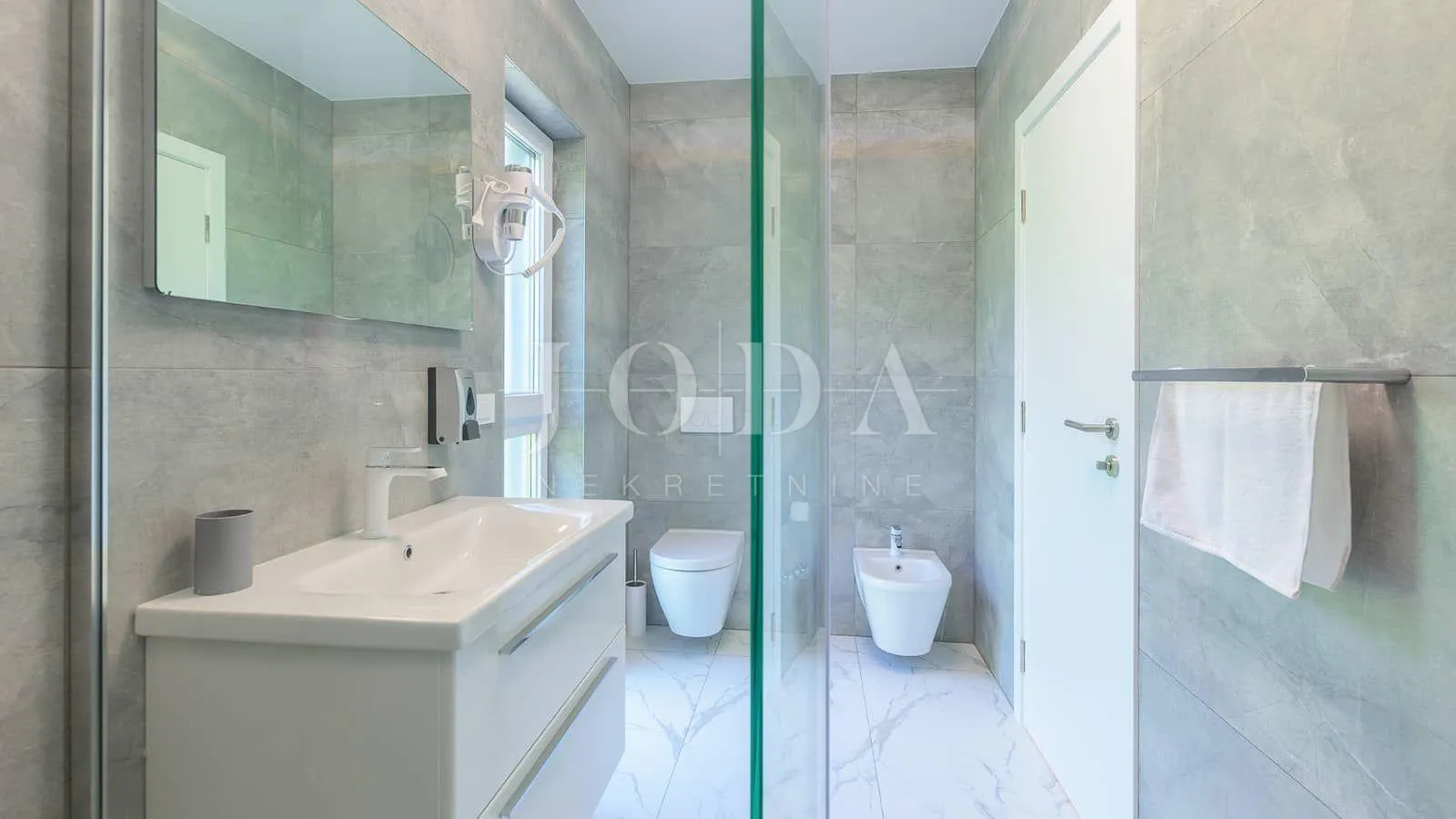 svetvinčenat, okolica, moderna villa sa bazenom - slika 36