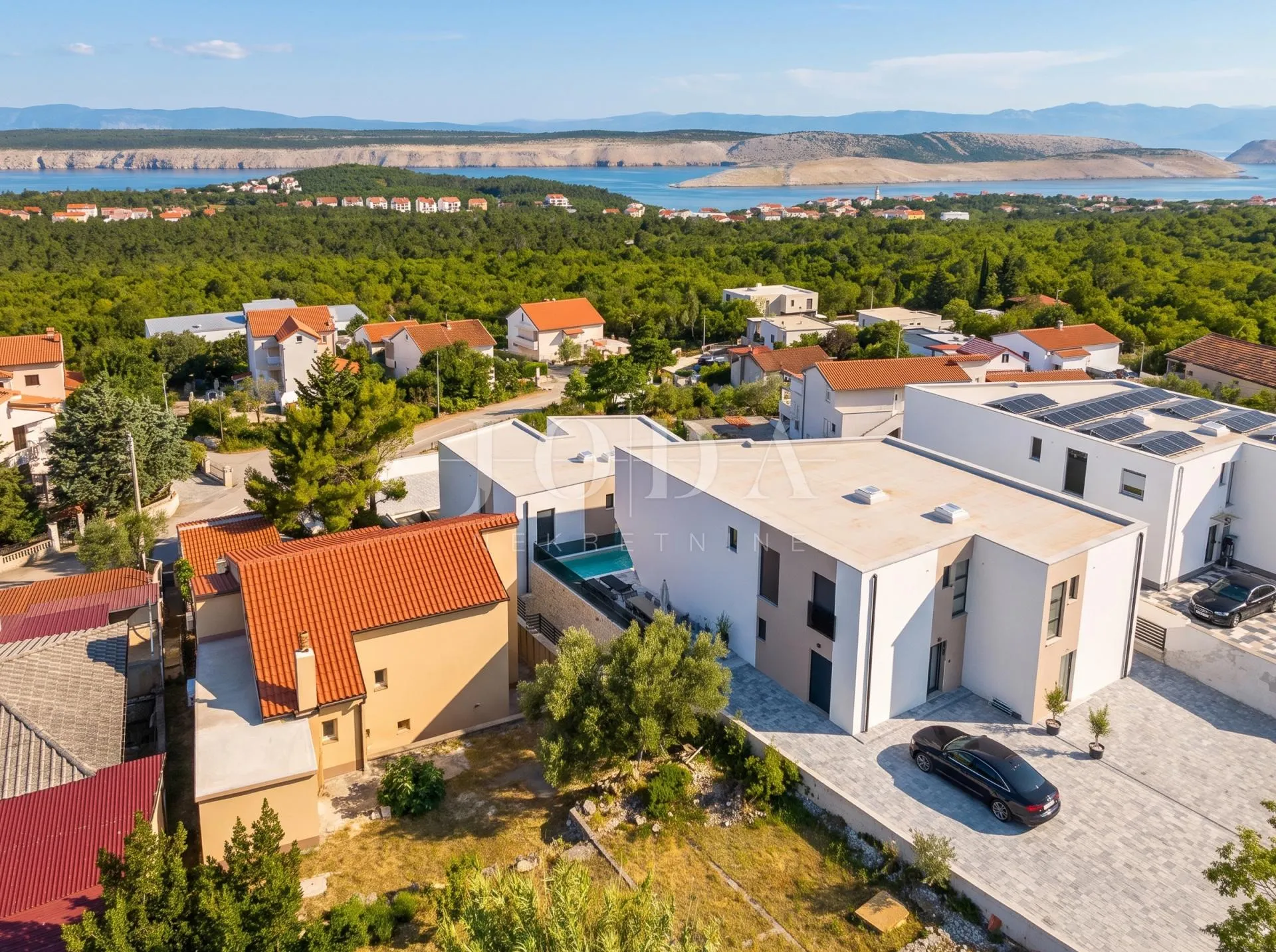 jadranovo, moderna dvojna kuća s bazenom - slika 32