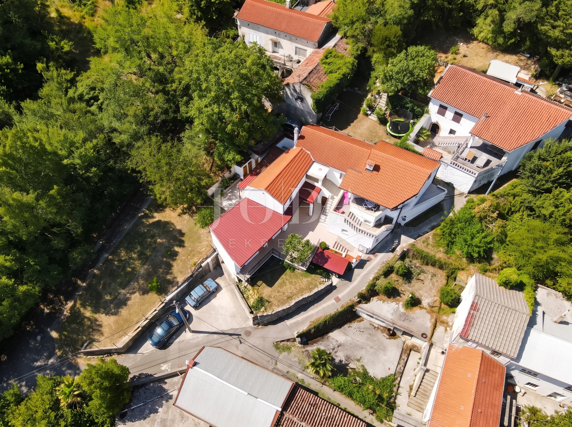 tribalj imanje u blizini jezera - slika 40