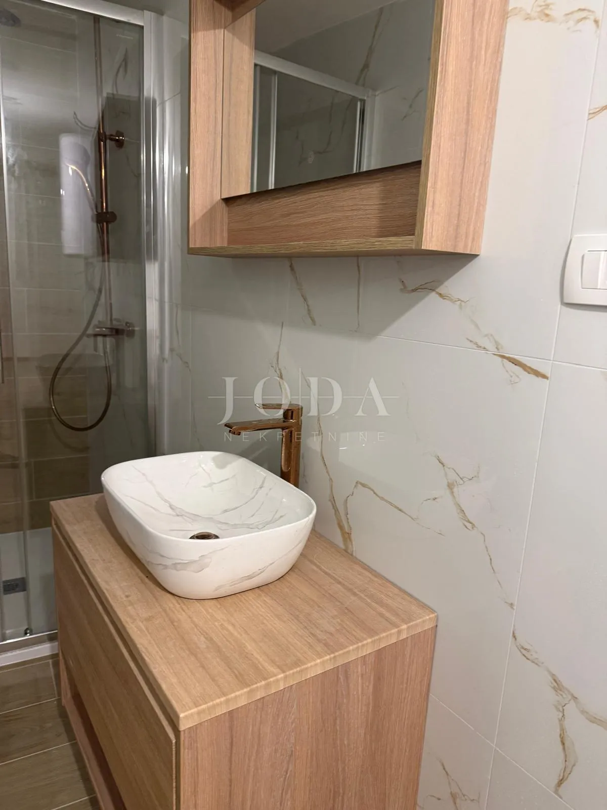 kuća s dva stana, velikom terasom i jacuzzijem – novi vinodolski - slika 28