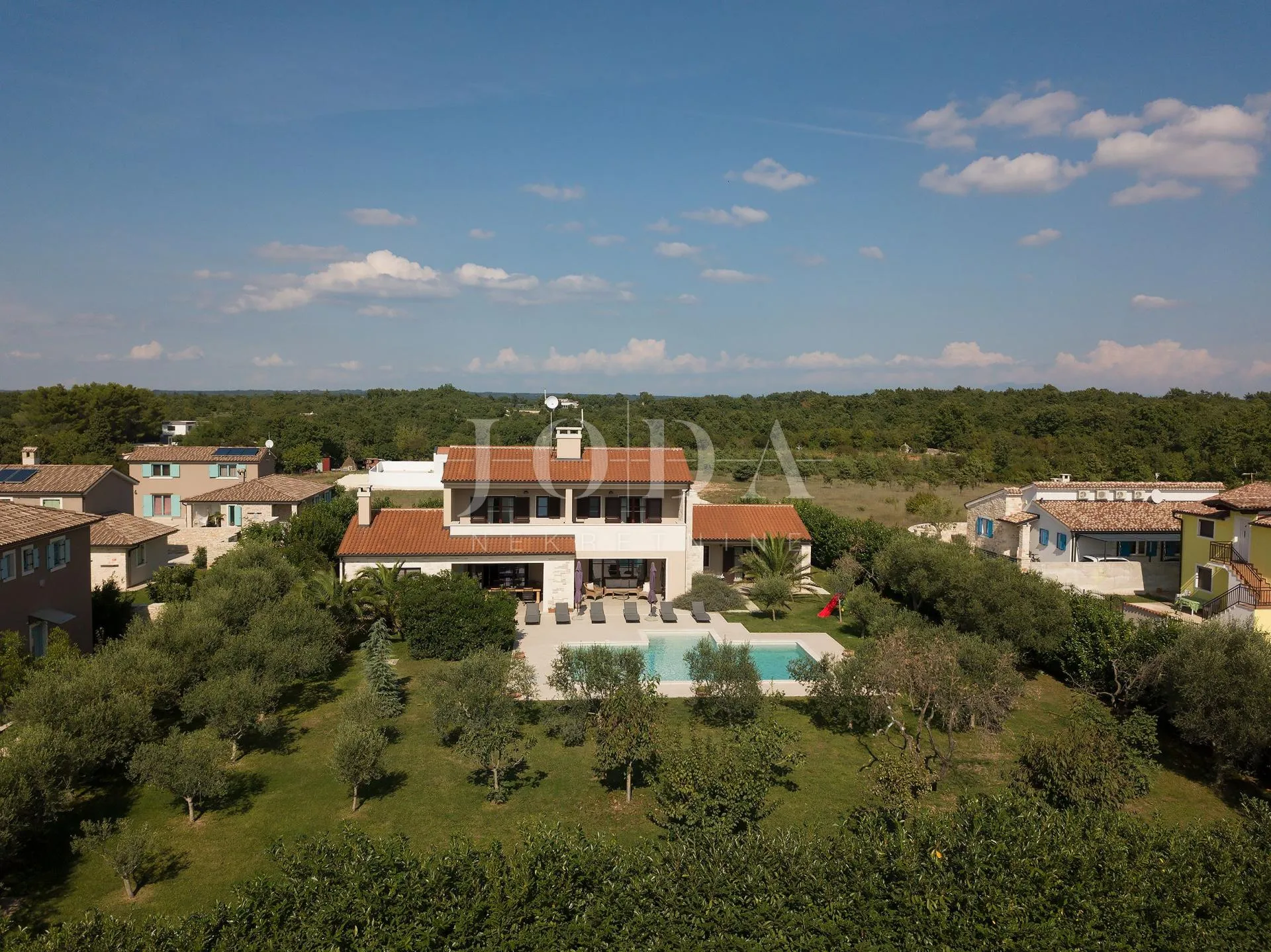 prekrasna kuća na velikoj parceli sa bazenom,svetvinčenat okolica - slika 30