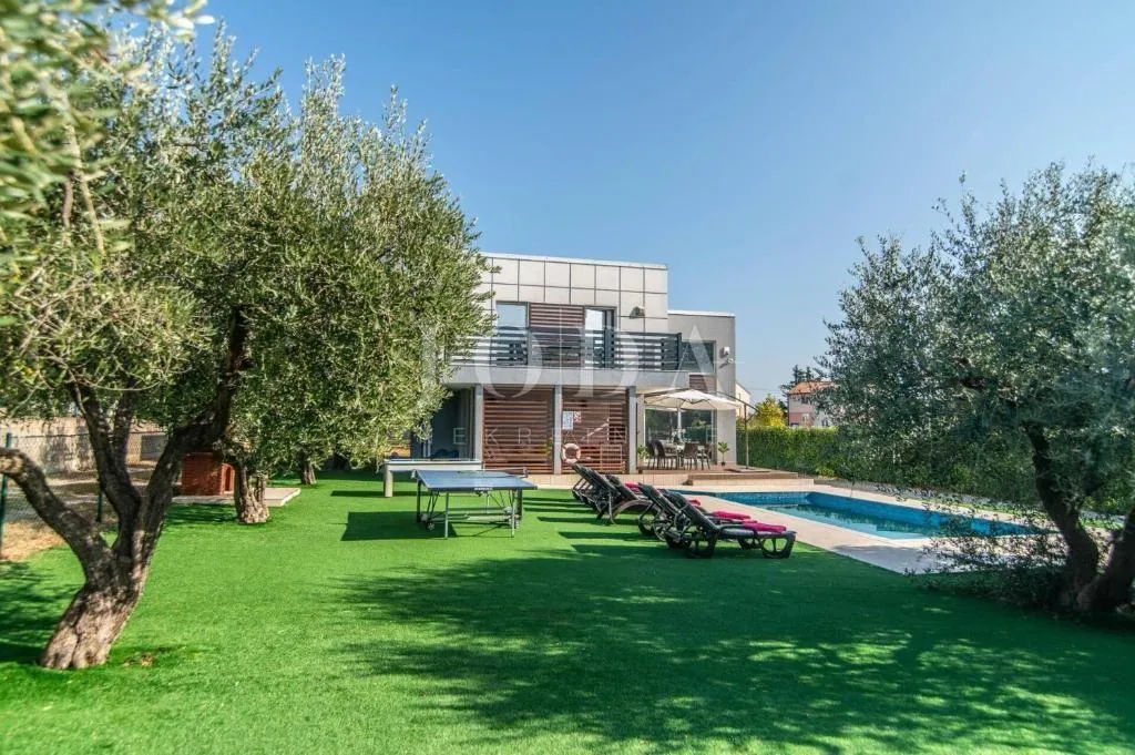 vodnjan, villa sa pogledom na brijune i grijanim bazenom - slika 10