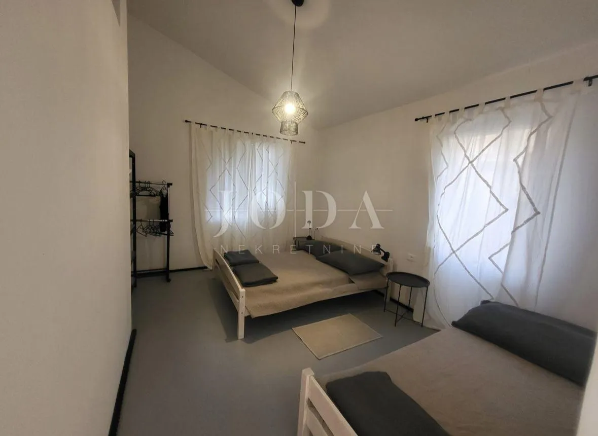labin, okolica, kuća sa dva stana, bazenom i otvorenim pogledom na more - slika 16