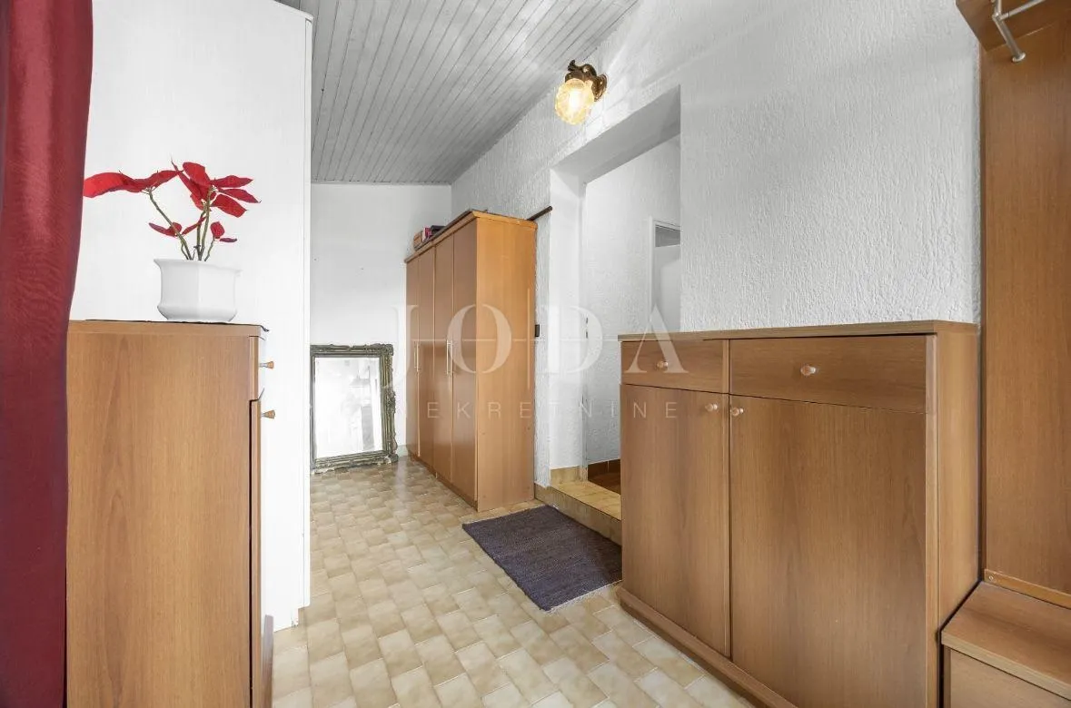 ližnjan, kuća sa tri stambene jedinice - slika 7