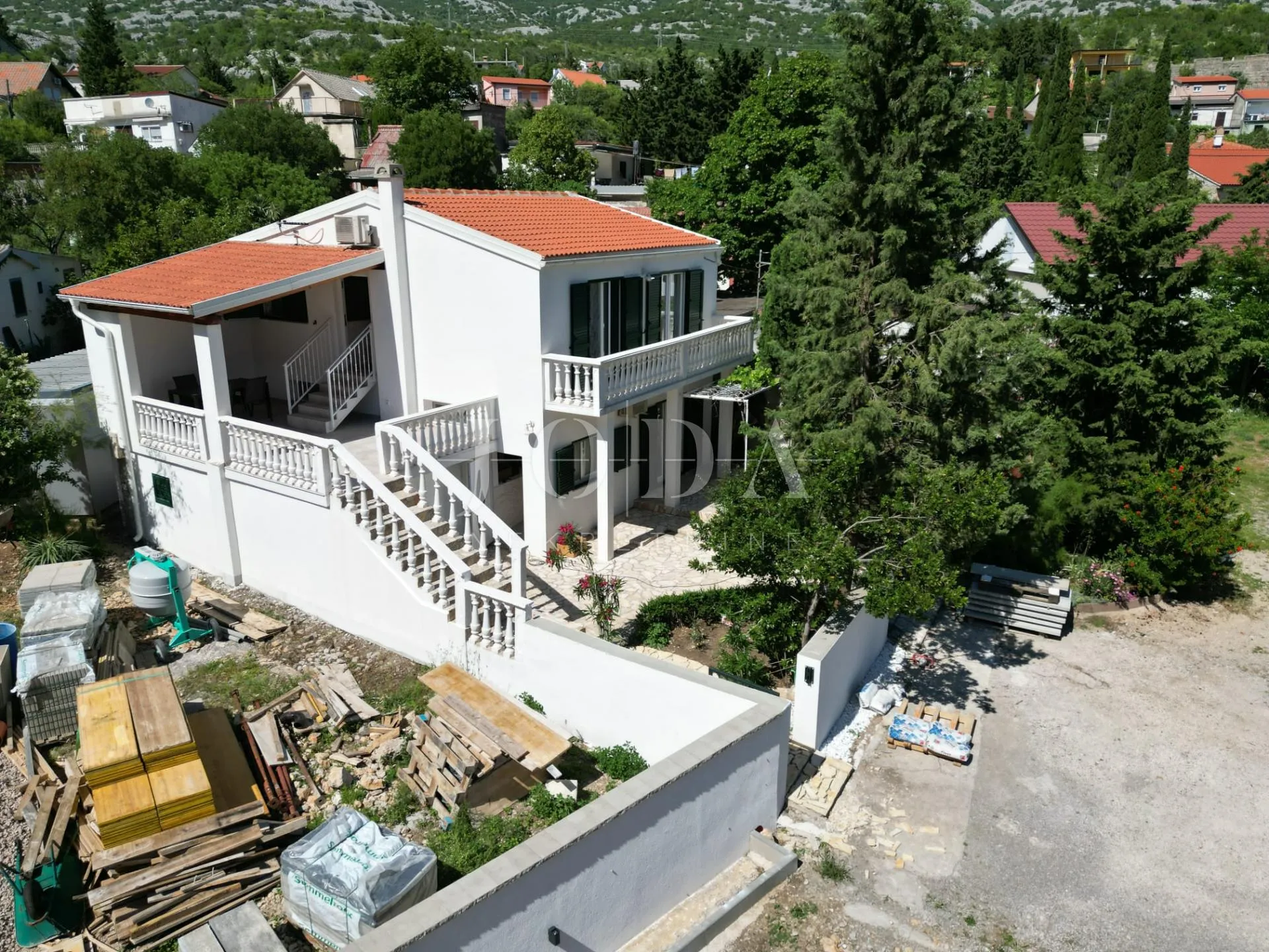 cesarica kuća prvi red do mora - slika 6