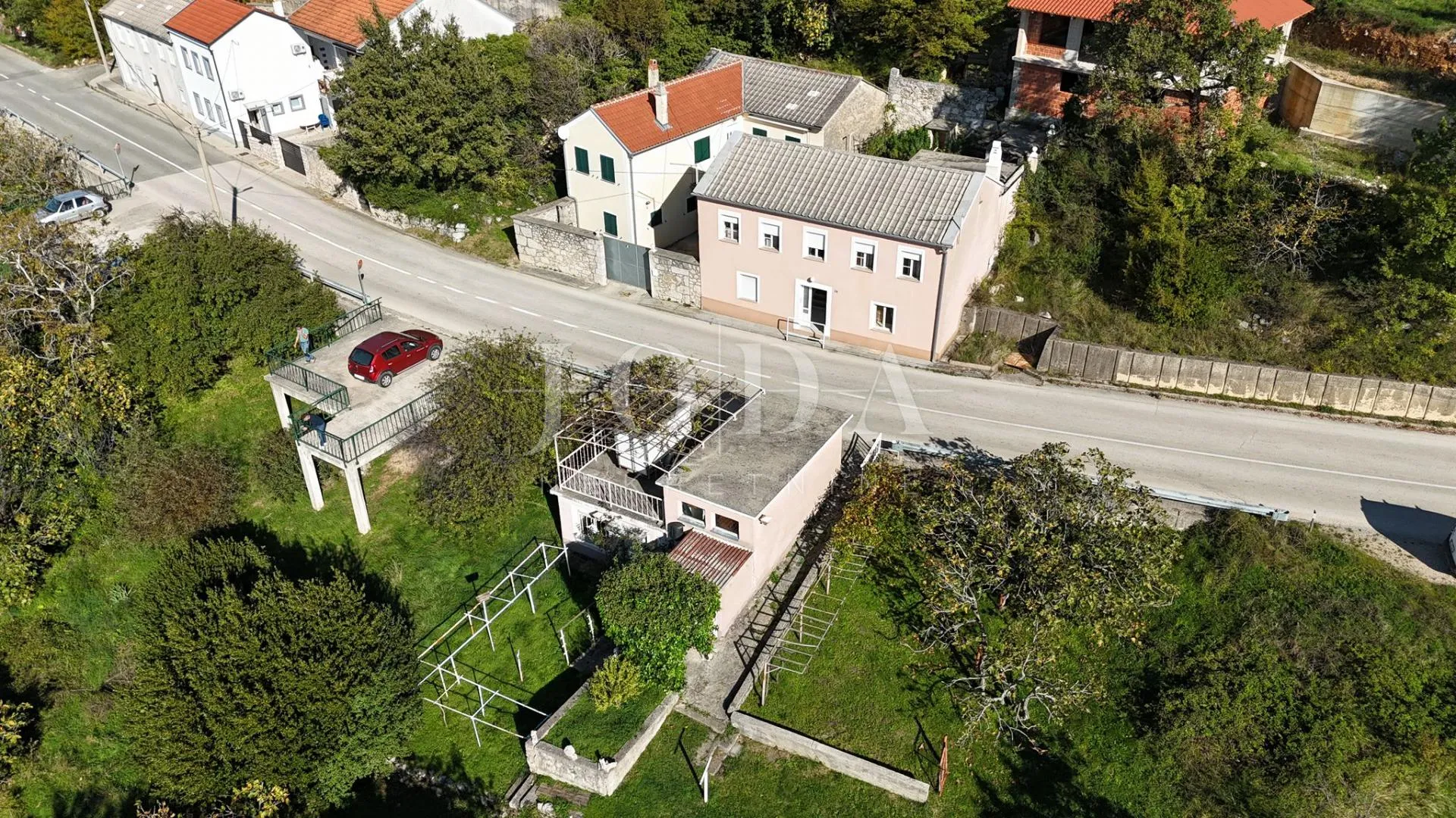 šarmantna kuća s pogledom na more u mirnom zaleđu crikvenice - slika 9