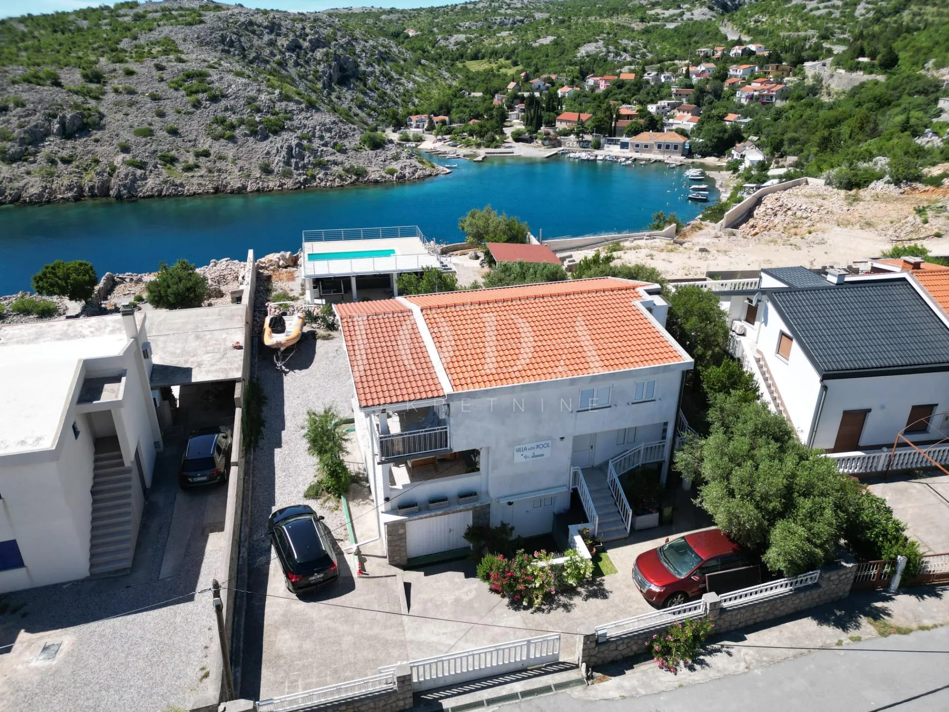 cesarica kuća sa 6 apartmana 1.red do mora - slika 7