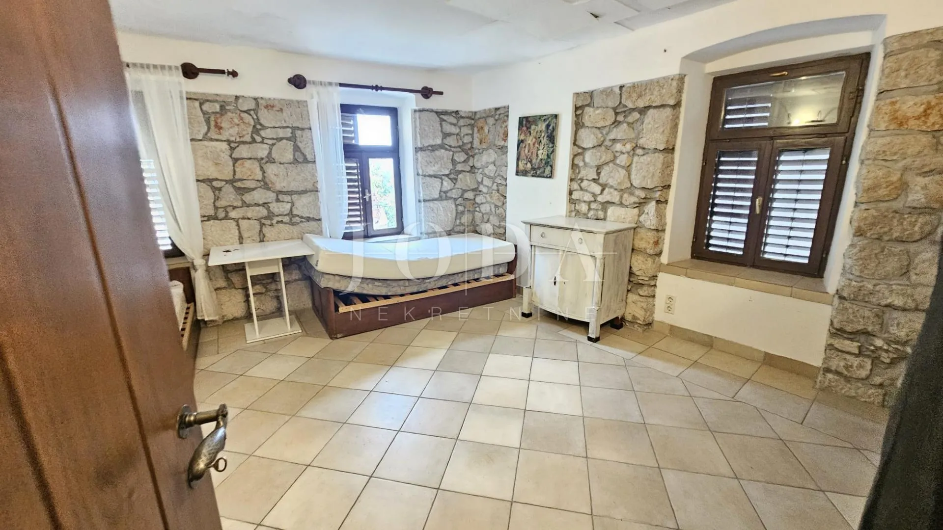 selce kuća u strogom centru - slika 19