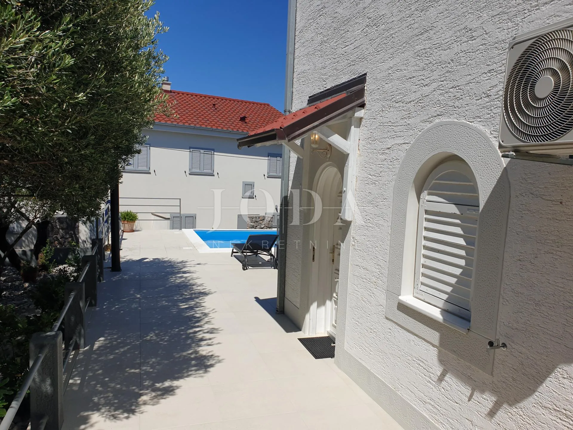 klenovica, samostojeća kuća sa bazenom! - slika 45