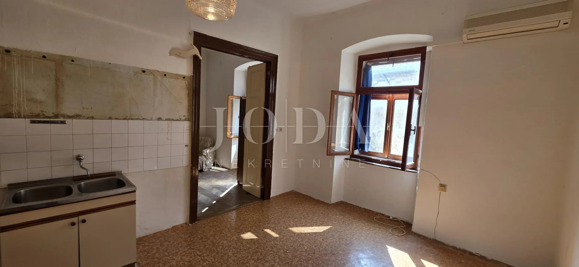 apartman senj prvi red do mora centar 42 m2 - slika 5
