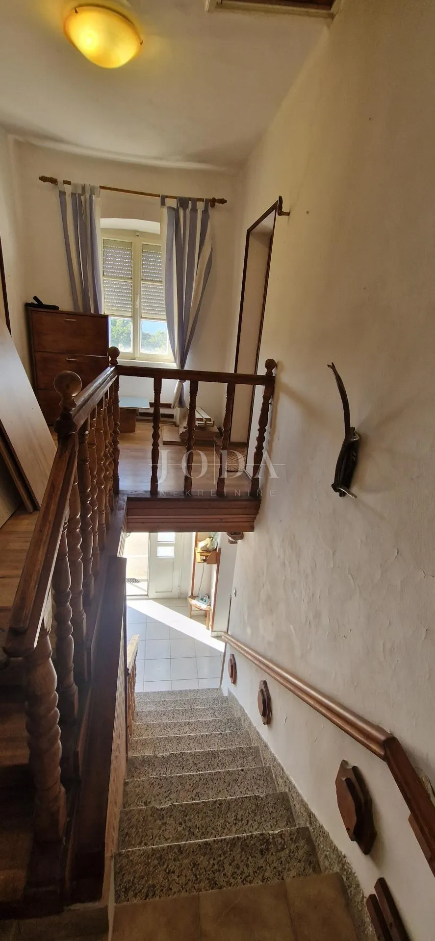 šarmantna kuća s pogledom na more u mirnom zaleđu crikvenice - slika 27