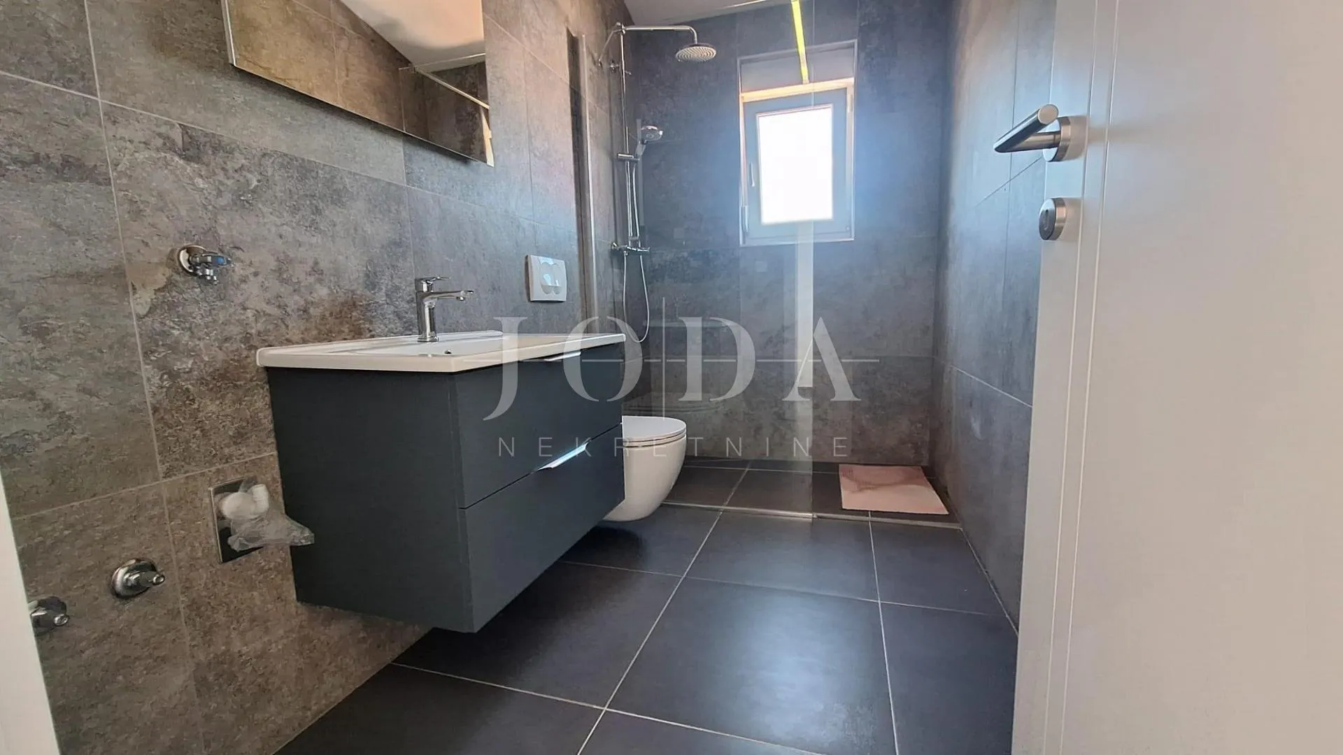 vrbnik - nova kuća s predivnim pogledom - slika 11