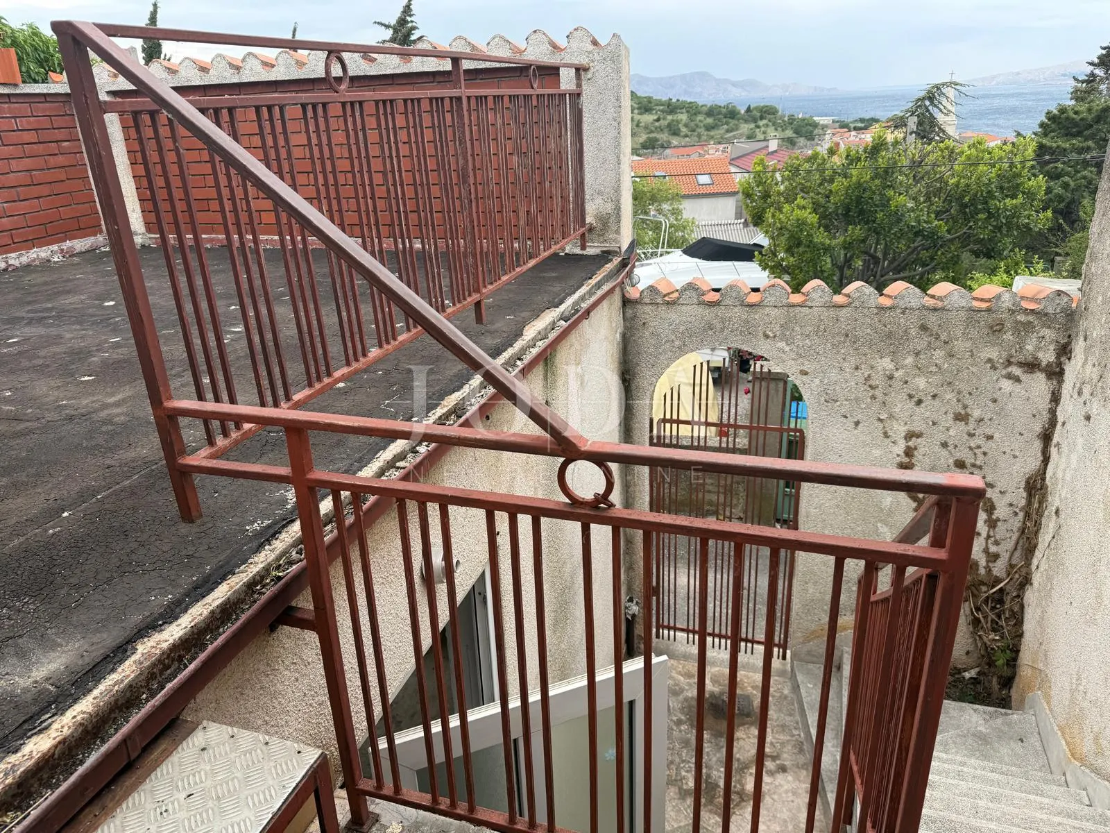 senj, kuća u nizu s terasom i pogledom na more - slika 6