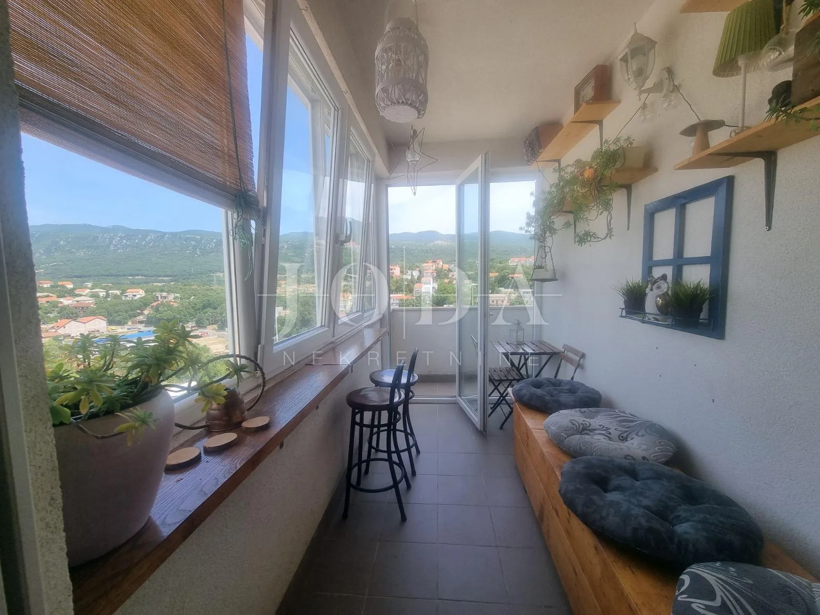 novi vinodolski,stan sa uređenim potkrovljem - slika 23