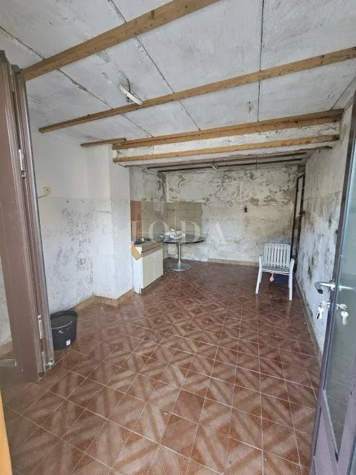obiteljska kuća sa 2 objekta i šternom,barban okolica - slika 15
