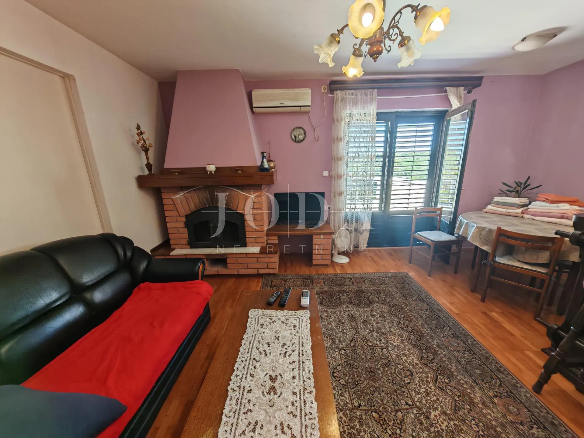 kuća 2. red od mora sa 4 apartmana - slika 14