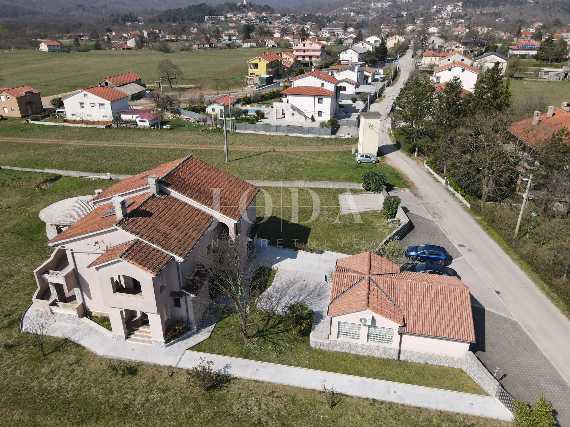 grobnik,samostojeća kuća sa poslovnim prostorom na velikoj okućnici - slika 48