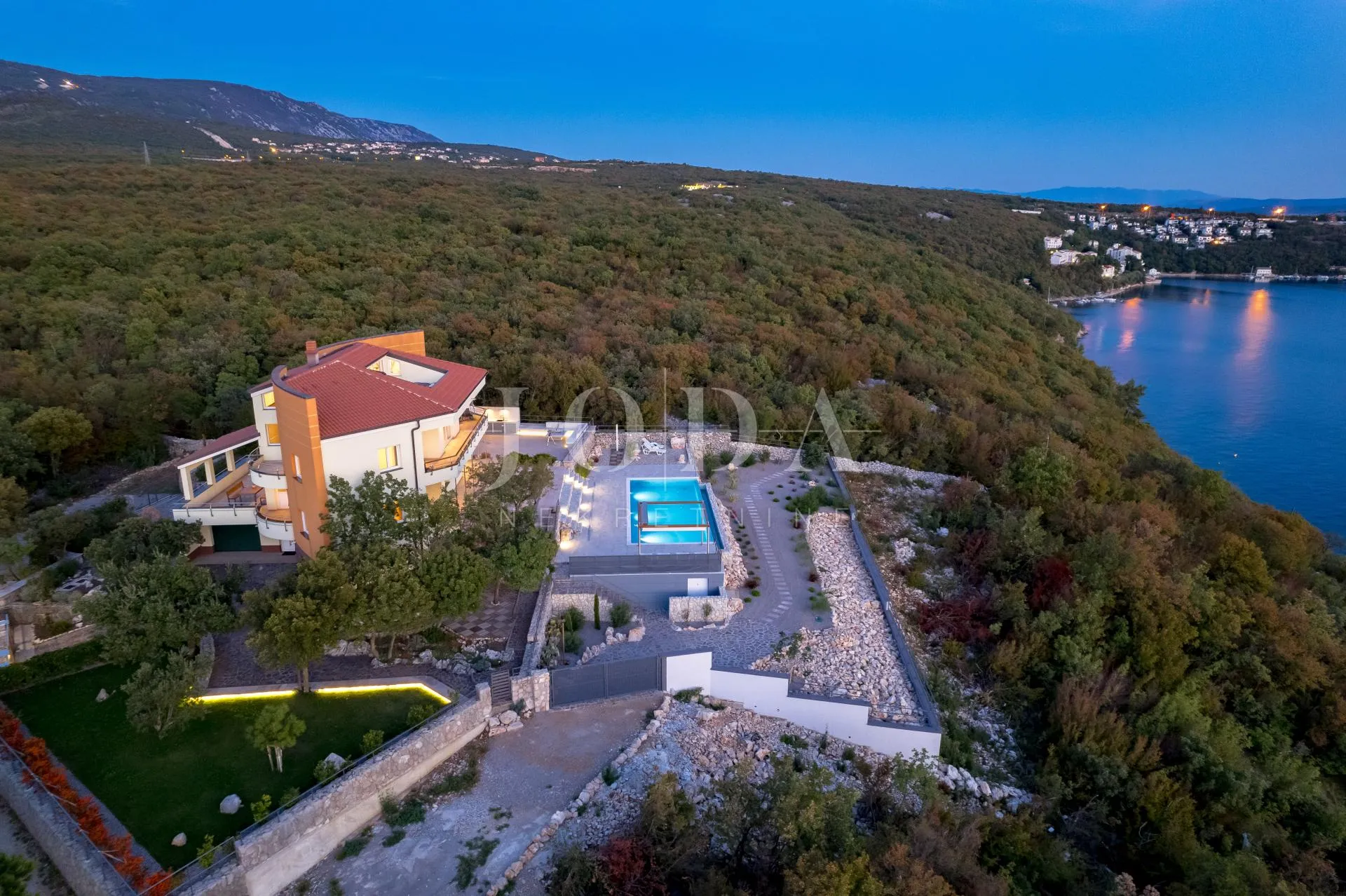 kraljevica kuća iznad mora - slika 23