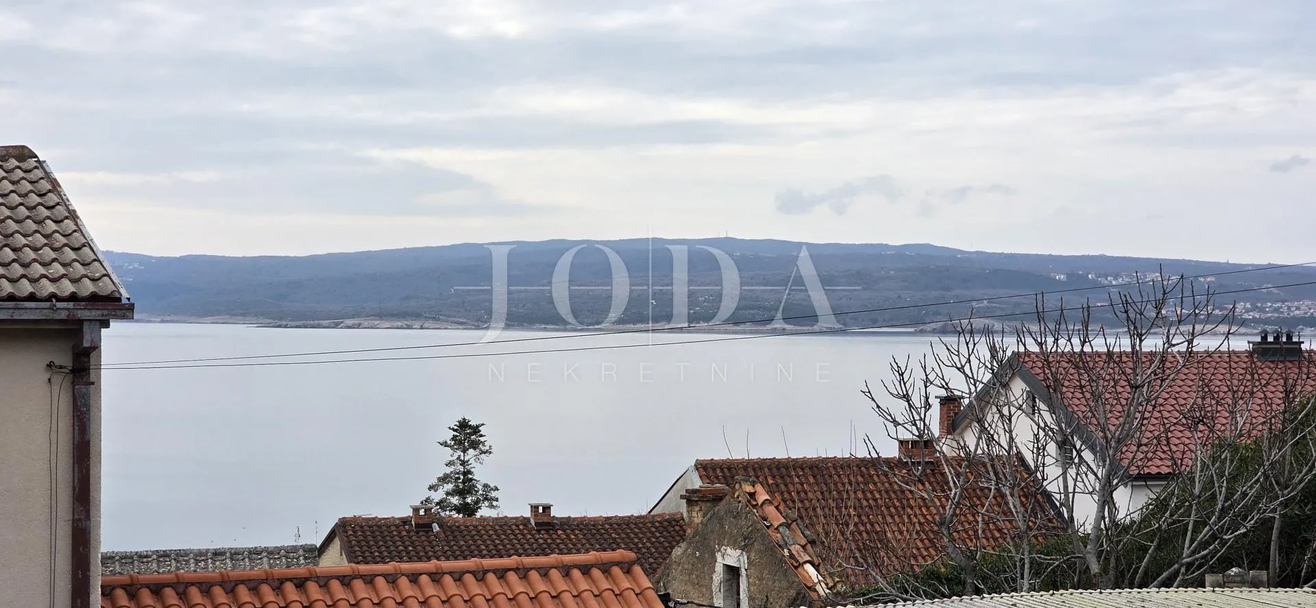 kuća s terasom i pogledom na more | selce, blizu plaže – prodaja - slika 11