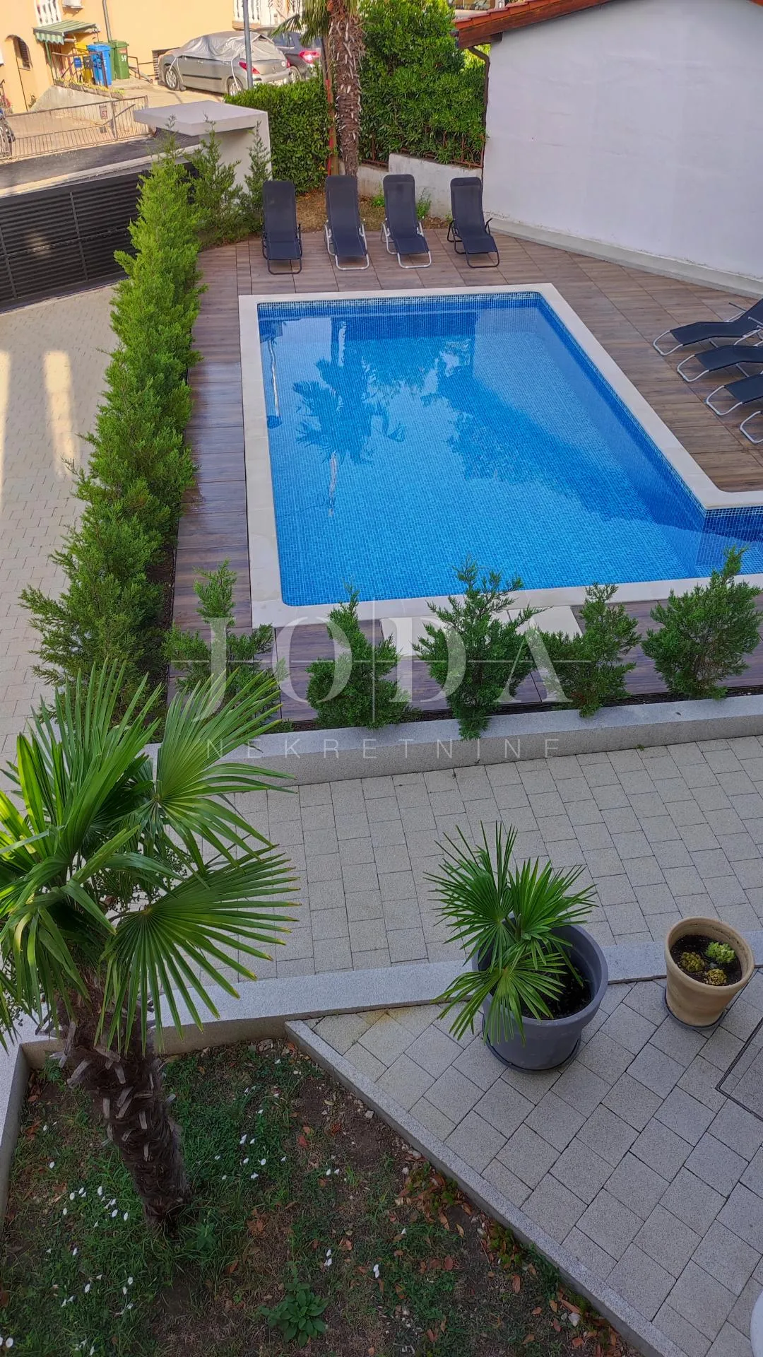 dramalj, novouređena kuća s pet apartmana i bazenom - slika 42