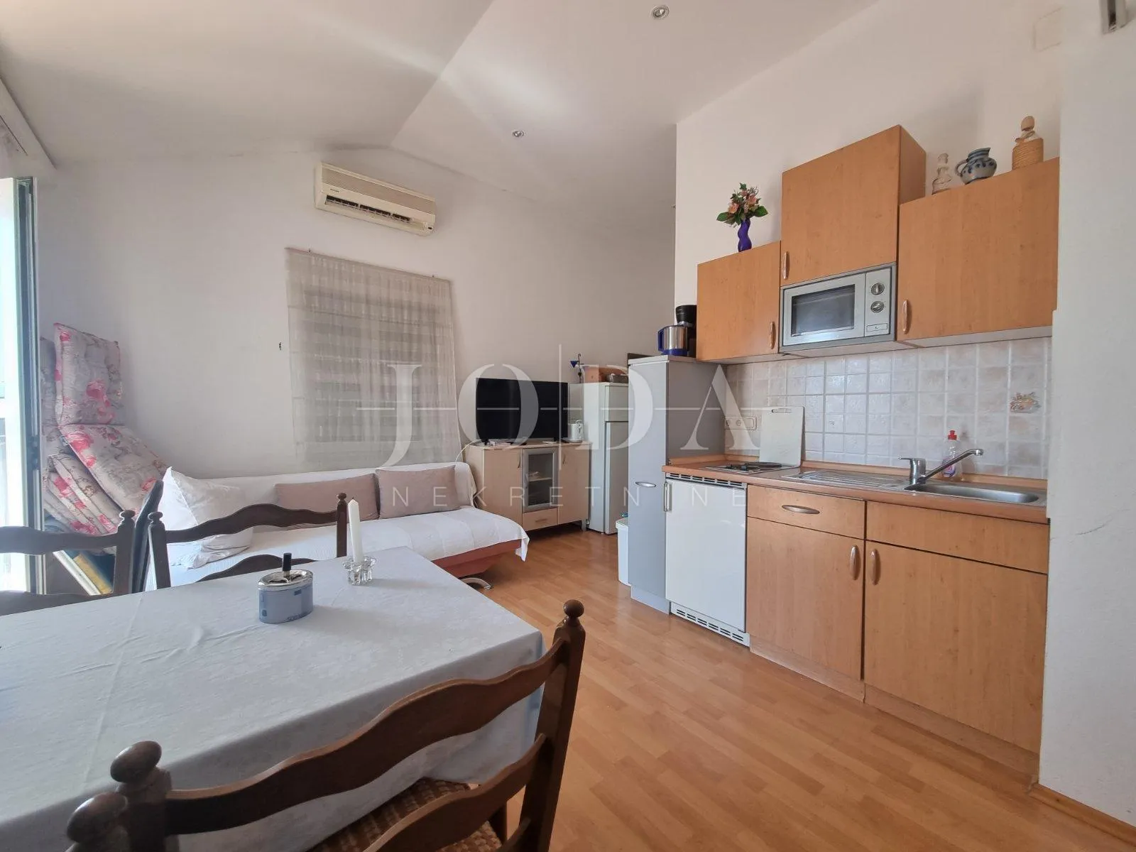 crikvenica, dvije kuće sa osam apartmana - slika 17