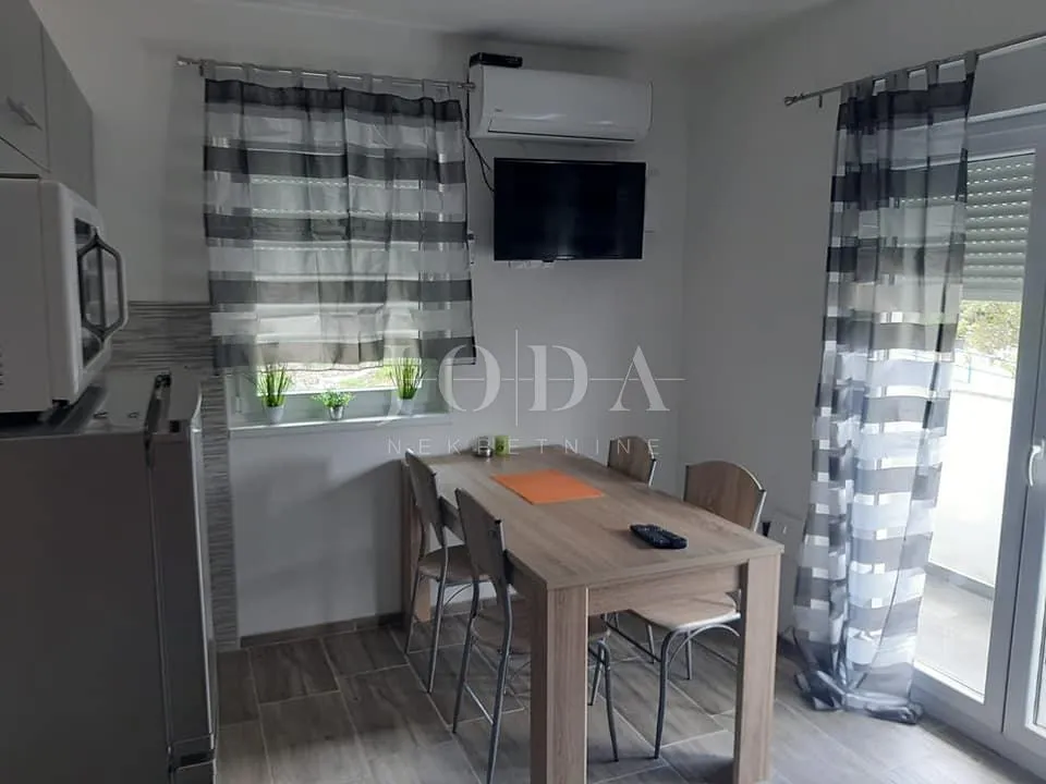 lukovo kuća sa 4 apartmana - slika 18