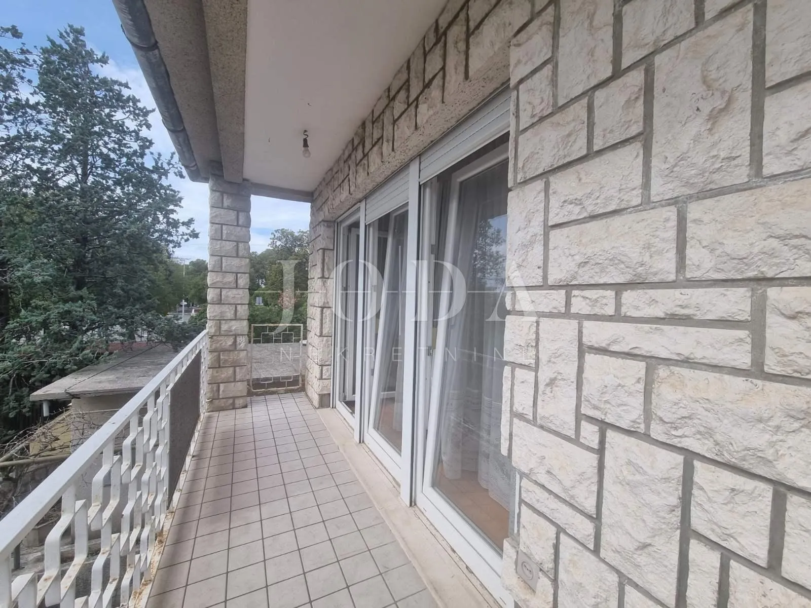 novi vinodolski,centar, kuća 180m od mora - slika 2