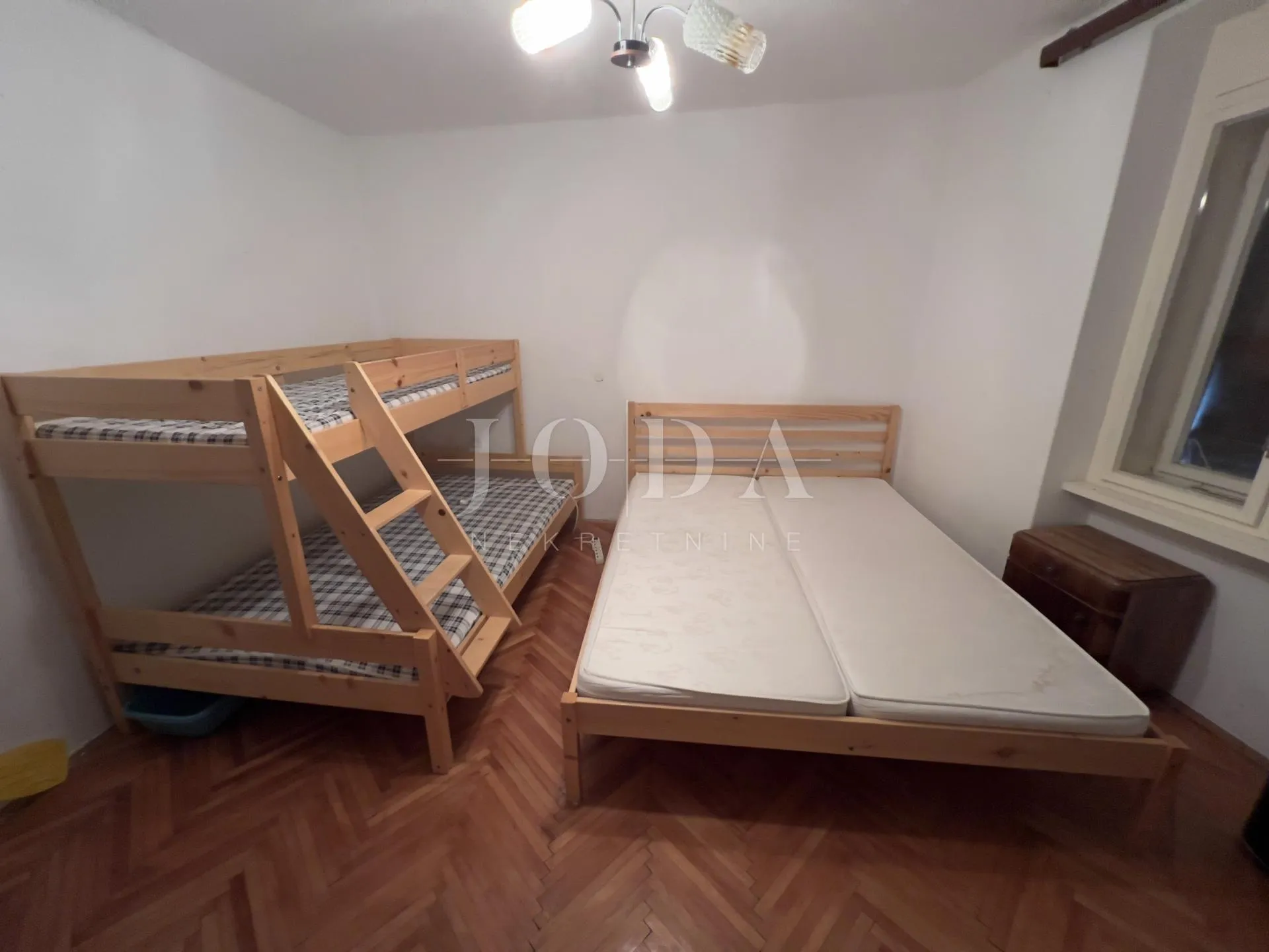 selce kuća u samom centru - slika 5