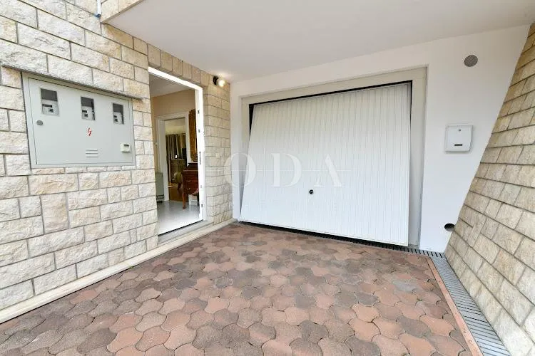 crikvenica - zaleđe, kuća sa tri stana na rubu zelenog pojasa - slika 29