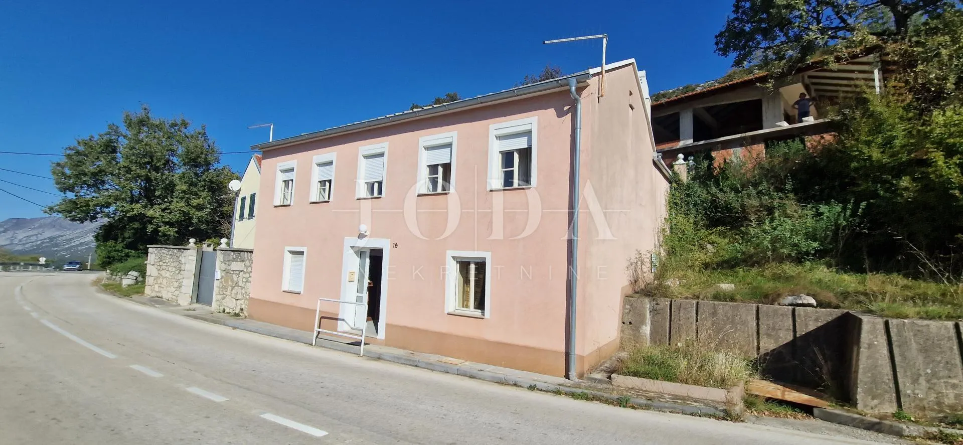 šarmantna kuća s pogledom na more u mirnom zaleđu crikvenice - slika 16