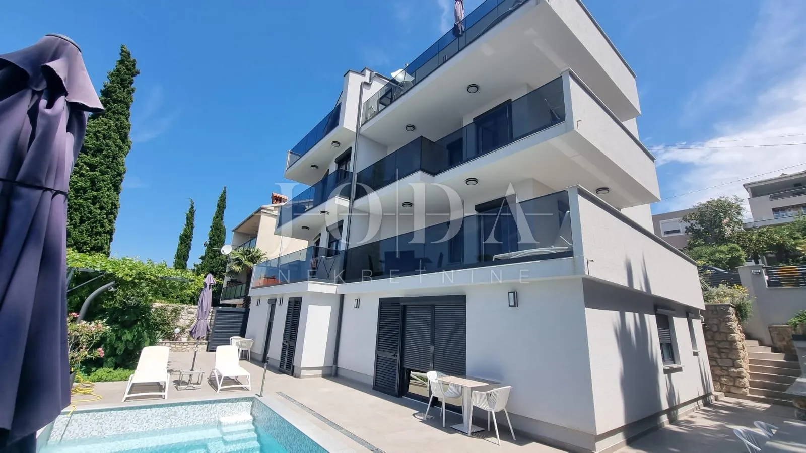 crikvenica, kuća sa osam apartmana - slika 2