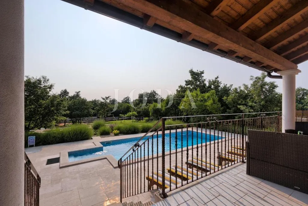 svetvinčenat, okolica, villa sa jacuzzijem i grijanim bazenom - slika 21