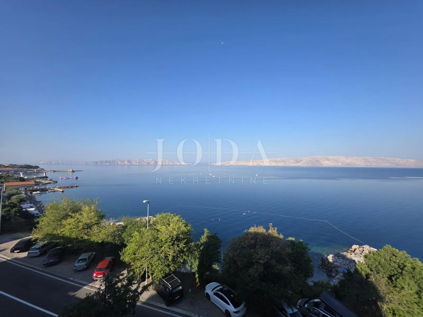 senj, stan u prvom redu do mora - slika 14