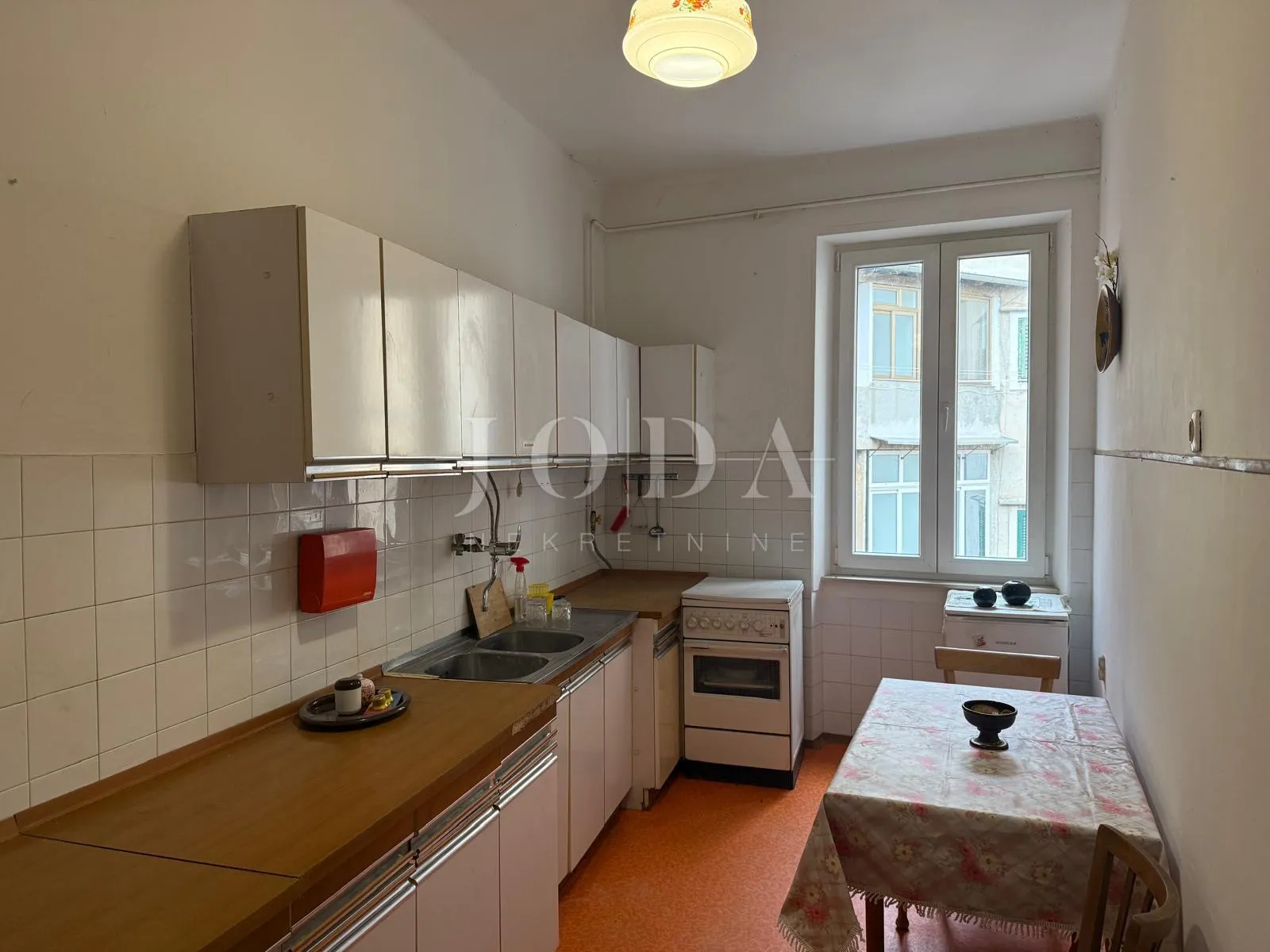 dvosobni stan 62 m² – stari grad rijeka, balkon i pogled, par minuta od korza - slika 5