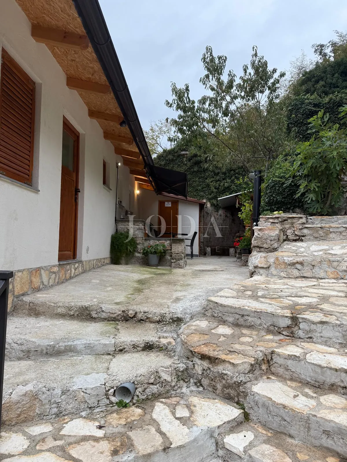 grižane stan na mirnoj lokaciji - slika 5