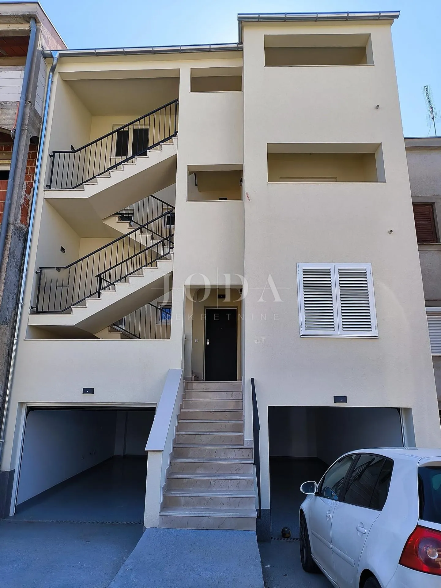 zadar, trosobni stan sa vrtom i garažom - slika 28