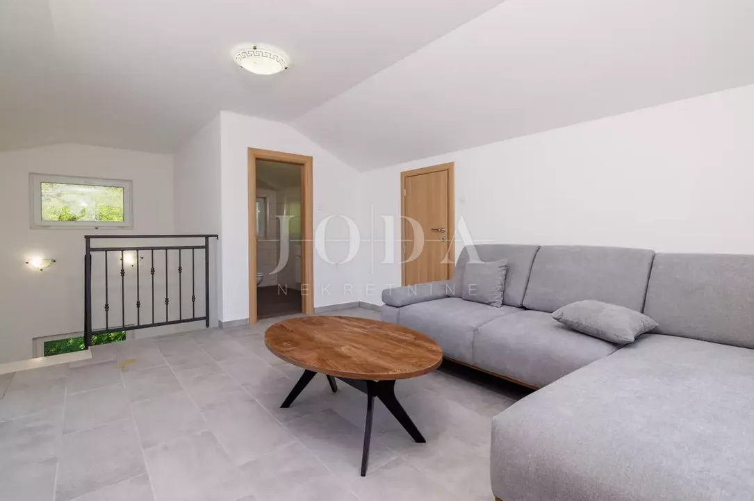 tribalj kuća 600m2 sa bazenom - slika 40