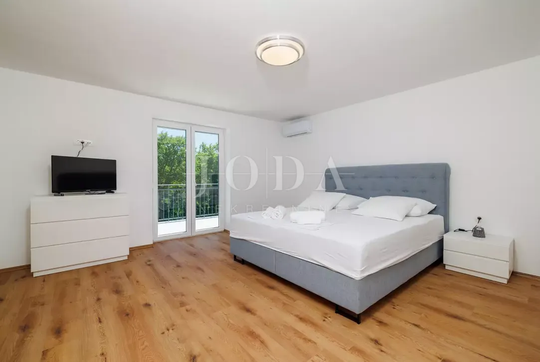 tribalj kuća 600m2 sa bazenom - slika 25