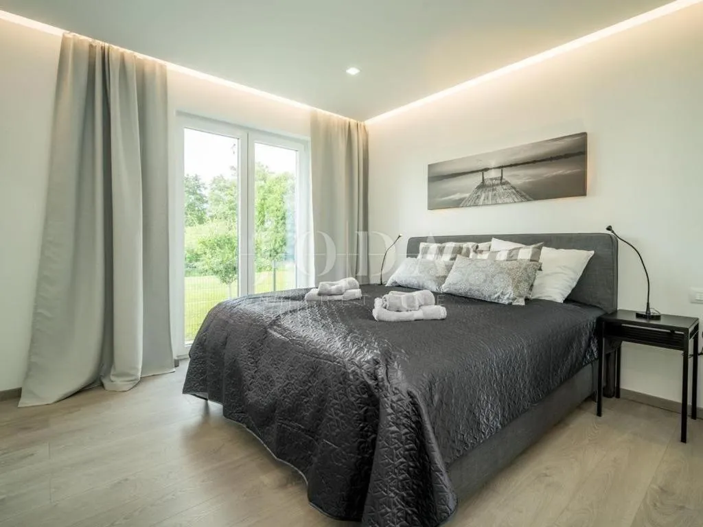 labin, luksuzna villa sa grijanim bazenom - slika 18