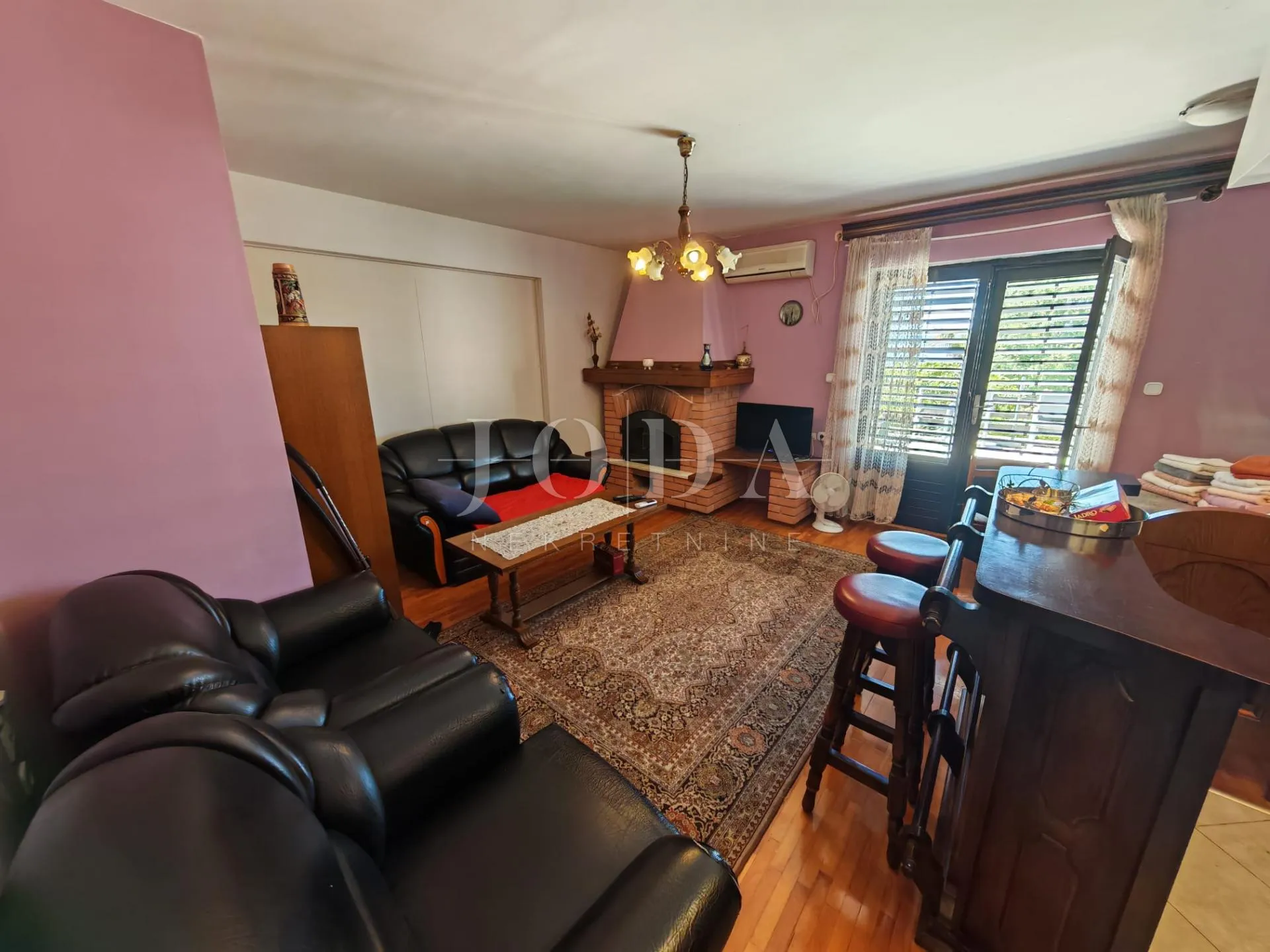 kuća 2. red od mora sa 4 apartmana - slika 13
