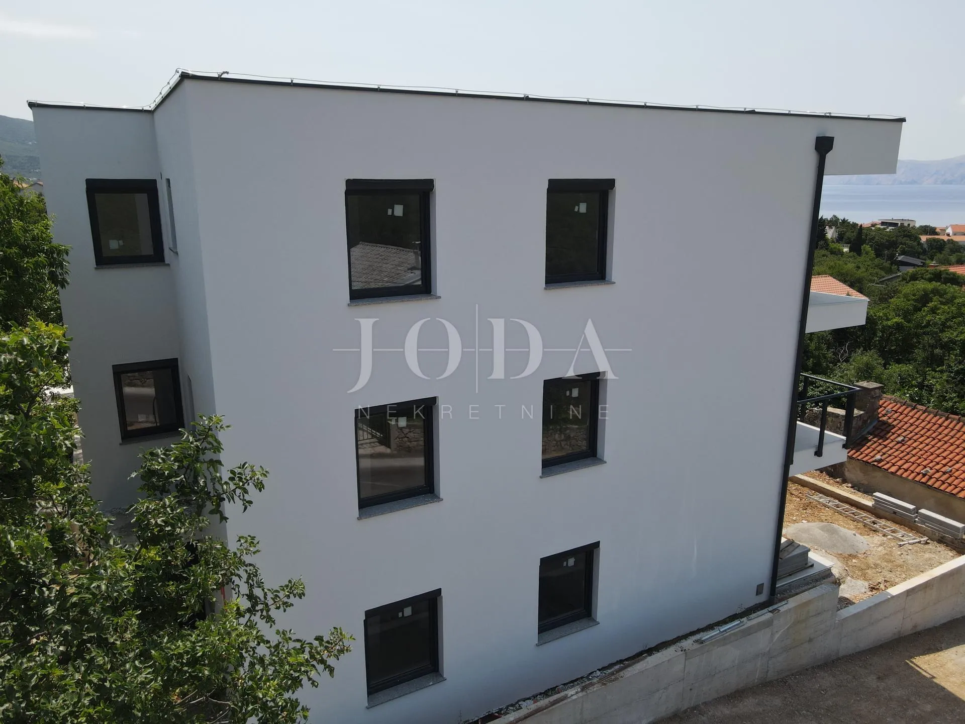 stan u novogradnji s pogledom na more - slika 9