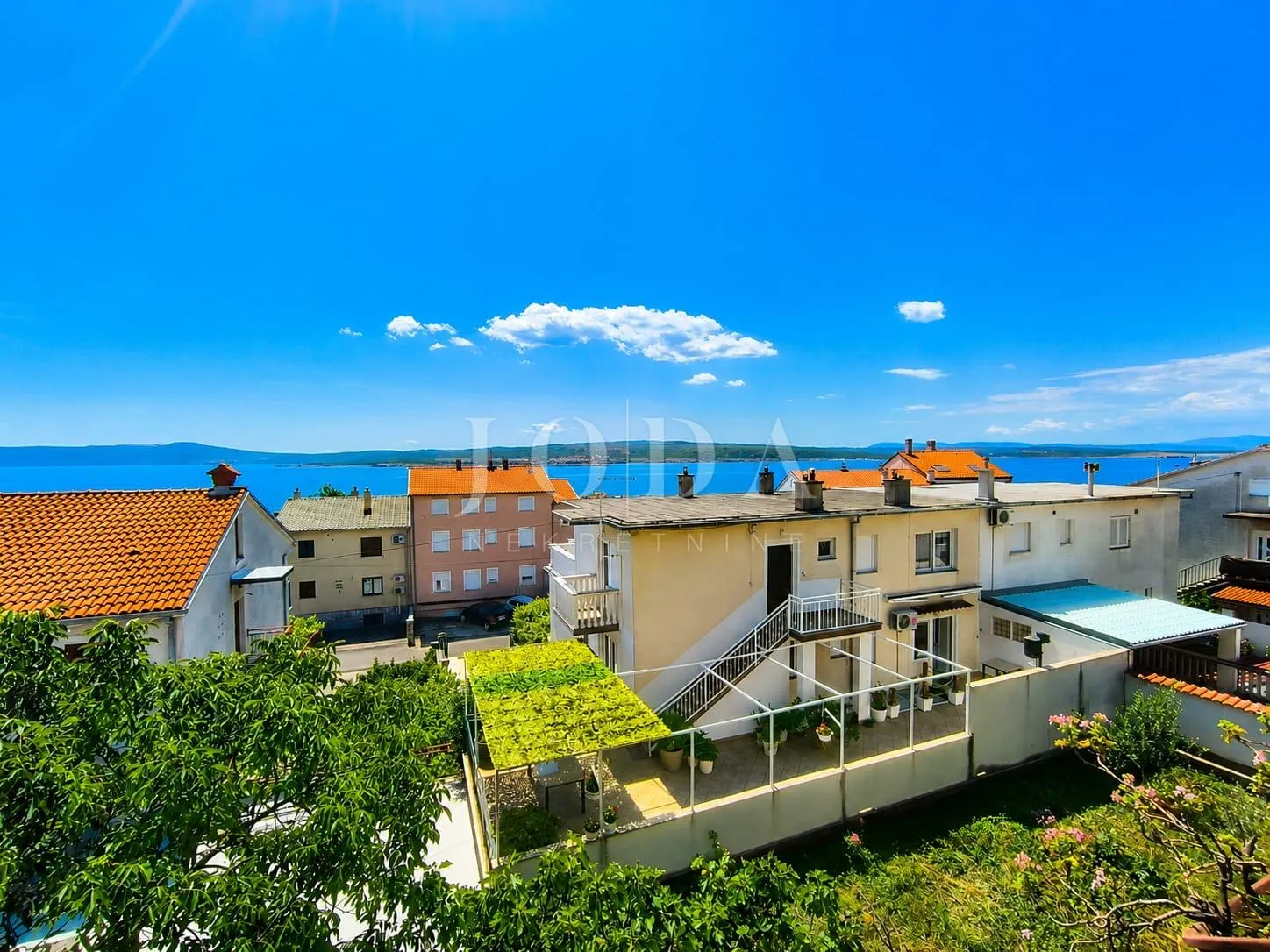 crikvenica-prostrani stan u centru - slika 15