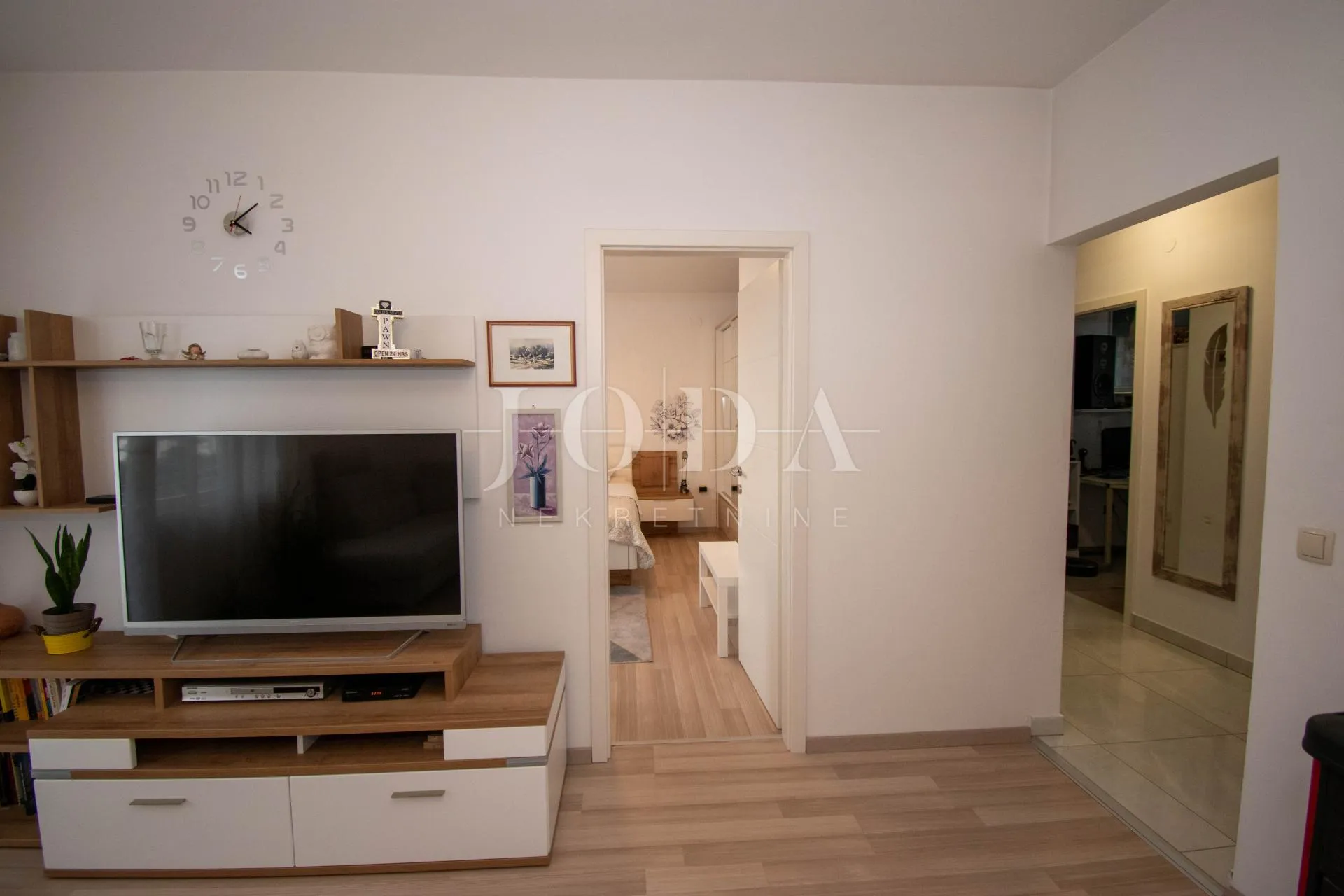 crikvenica-dvosobni stan širi centar - slika 2