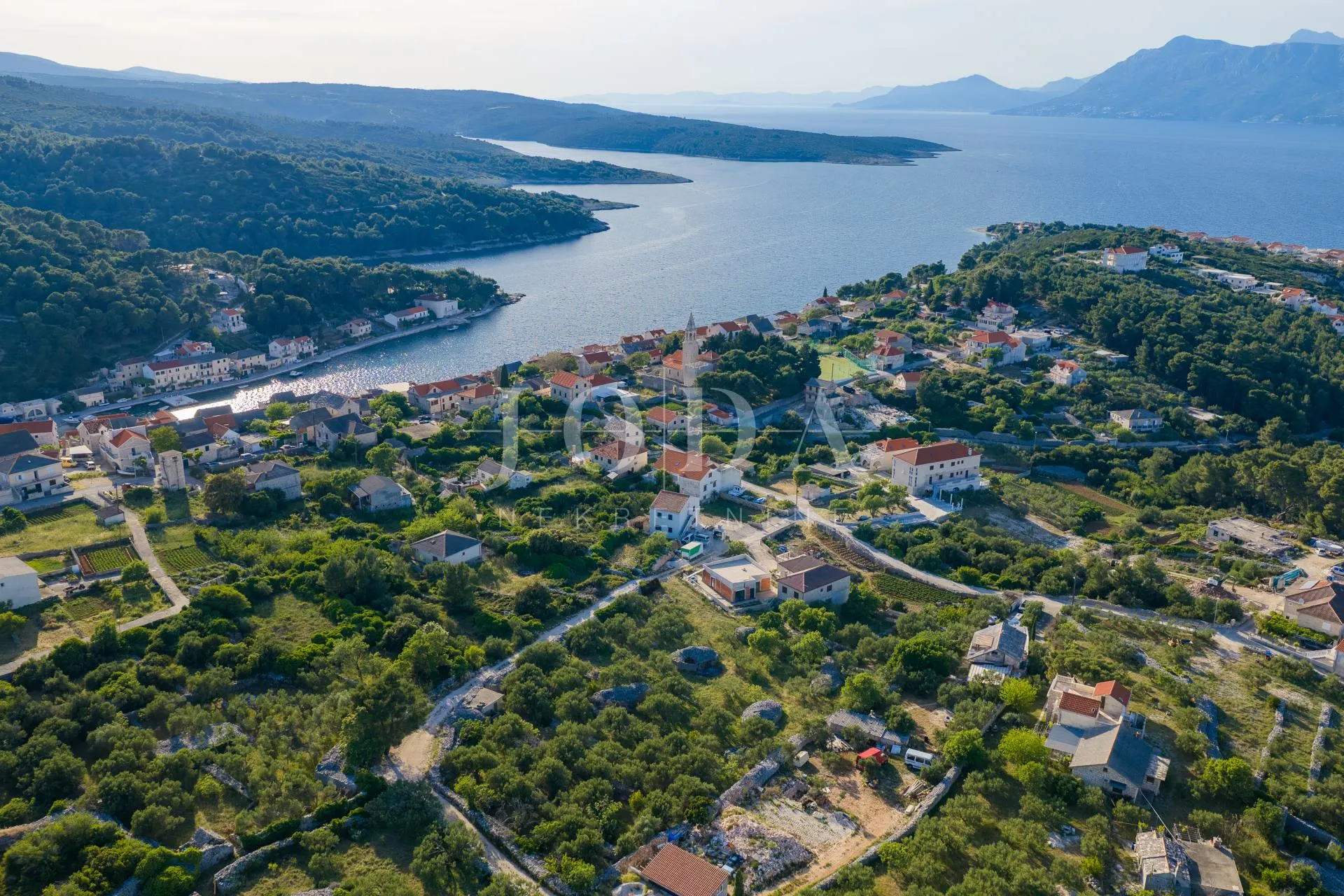povlja, brač – zemljište s dozvolom za 4 stana - slika 3