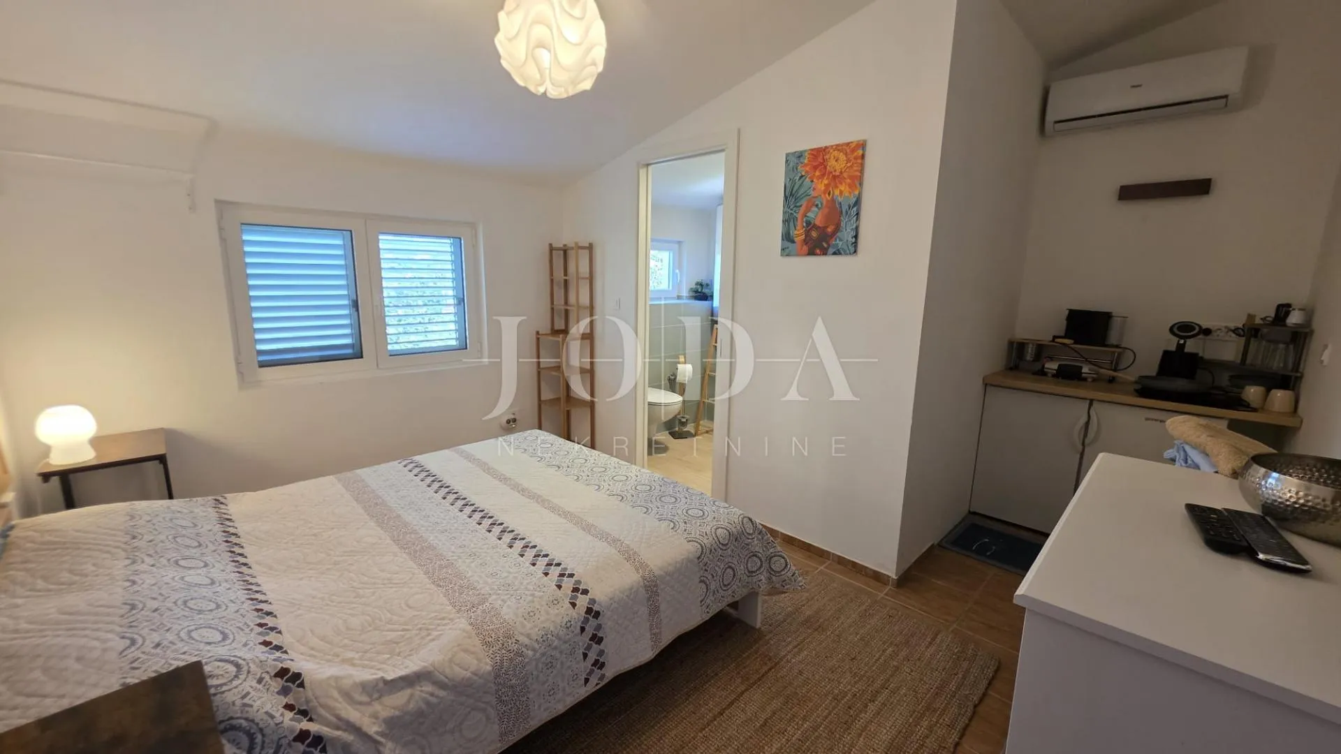 cesarica kuća sa 6 apartmana 1.red do mora - slika 22
