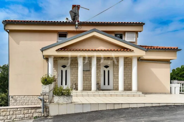 crikvenica - zaleđe, kuća sa tri stana na rubu zelenog pojasa - slika 6
