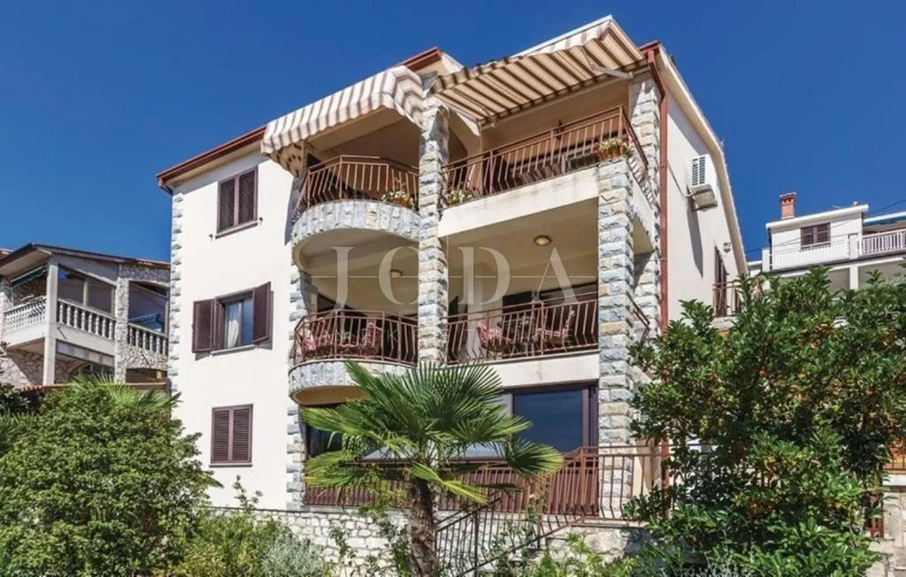 rabac, kuća sa četiri stambene jedinice, te predivnim pogledom na more - slika 3